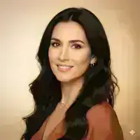 Sofía Martínez - Astróloga Principal y Directora de Contenido